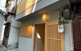 Tamatsukan 玉津館, Kansai Airport 關西空港 57 Mins, Namba 6 Mins, Nihonbashi 4 Mins, Universal Studio 37 Mins, Nara 30 Mins, Walk Jr Tsuruhashi 7 Mins, Early Check In